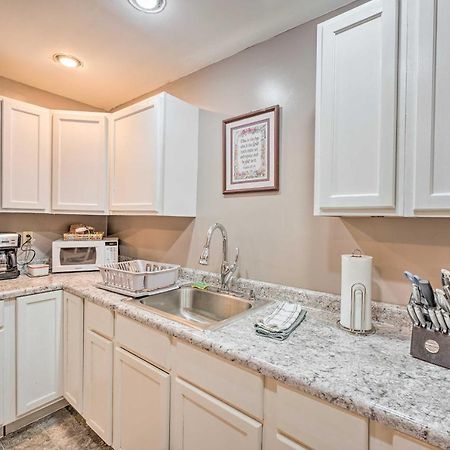 Lovely 3- Bedroom Apartment With Street Parking. โกเชน ภายนอก รูปภาพ