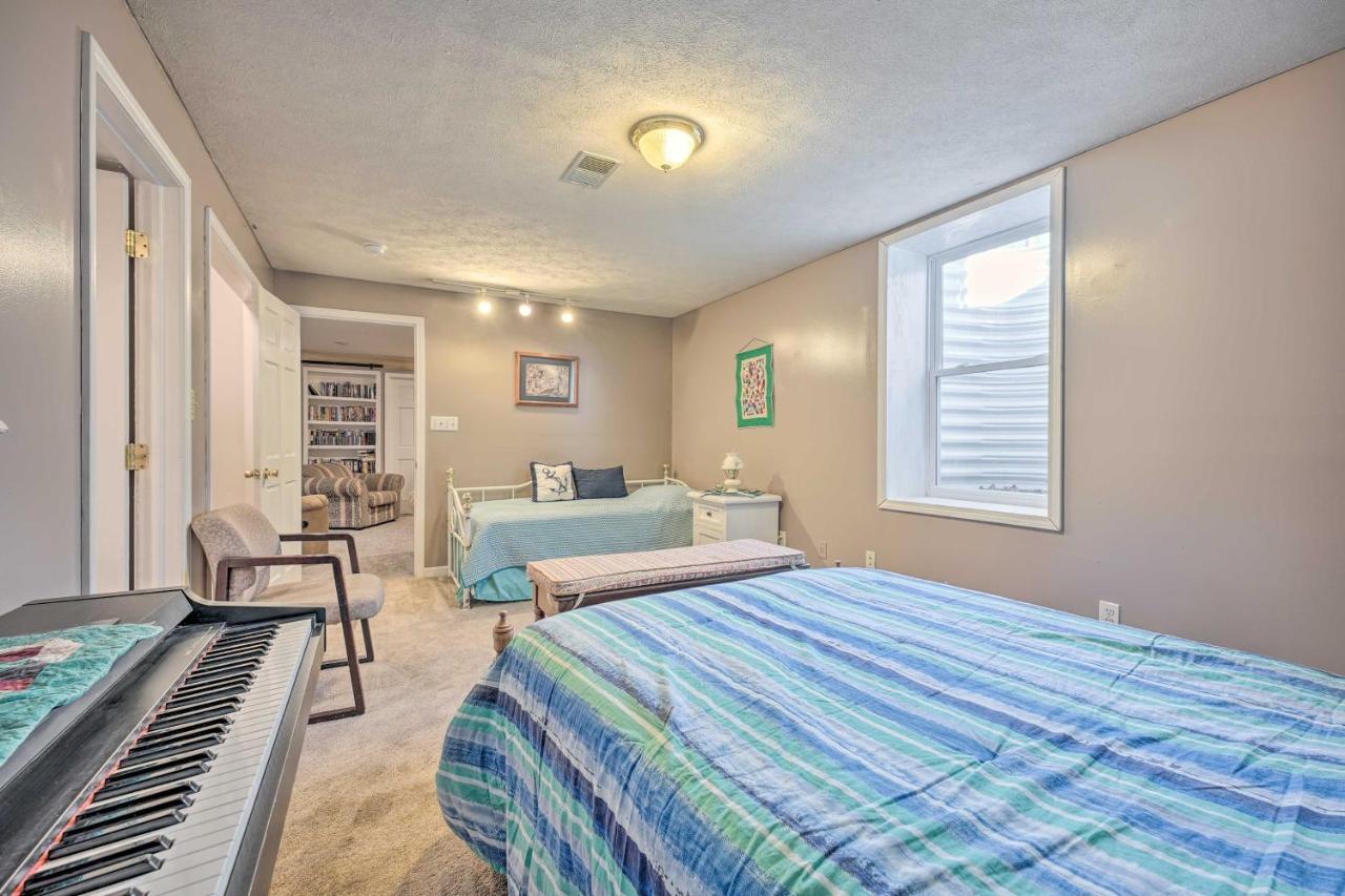 Lovely 3- Bedroom Apartment With Street Parking. โกเชน ภายนอก รูปภาพ