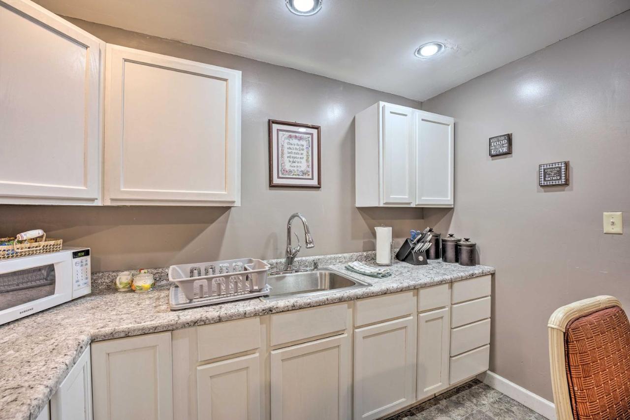 Lovely 3- Bedroom Apartment With Street Parking. โกเชน ภายนอก รูปภาพ